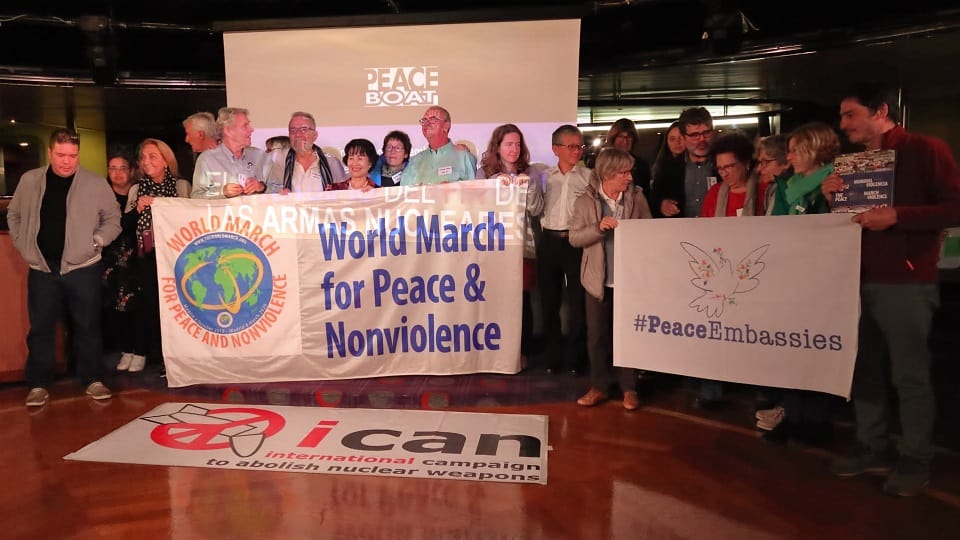 La marche mondiale sur le bateau de la paix